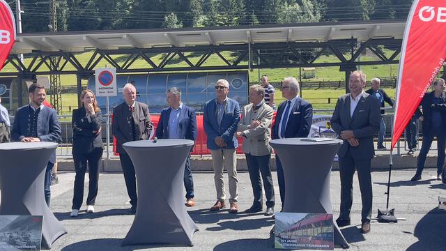 Diese geschichtsträchtige Zugverbindung ist heute wie damals eine wichtige Infrastruktur für die Erreichbarkeit der Region und auch ein Symbol für die freundschaftliche Verbundenheit von Kärnten und Salzburg. | Foto: Hans Kofler