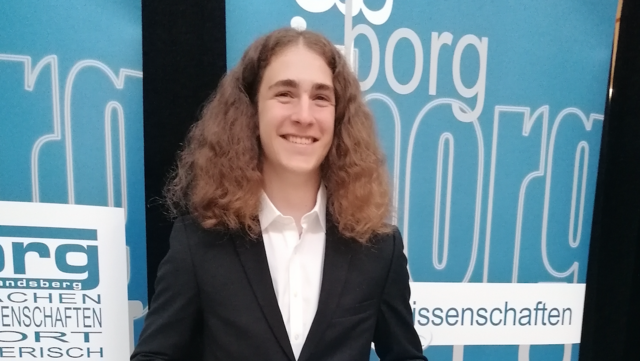  Gerot Lannach vergab Geldpreise an Schülerinnen und Schüler des BORG Deutschlandsberg: Platz 1 ging an Lorenz Fürnschuss.  | Foto: Gerda Lichtberger