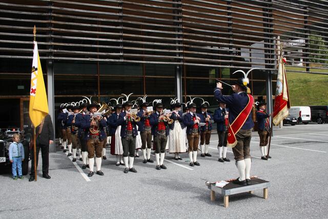Umrahmten den Festgottesdienst musikalisch: Die Musikkapelle St. Anton am Arlberg unter der musikalischen Leitung von Günther Öttl.  | Foto: Elisabeth Zangerl 
