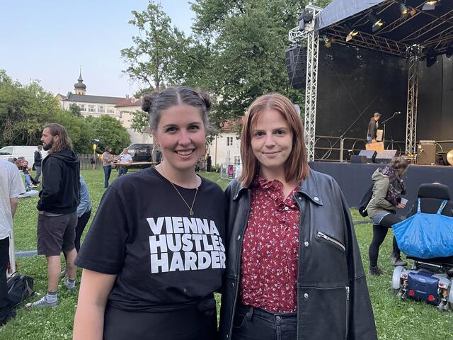 Veronika und Lisa sind Hi 5-Fans der ersten Stunde. | Foto: Viktoria Gstir