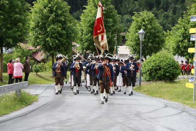 Der Einzug der Musikkapelle St. Anton am Arlberg.  | Foto: Elisabeth Zangerl 