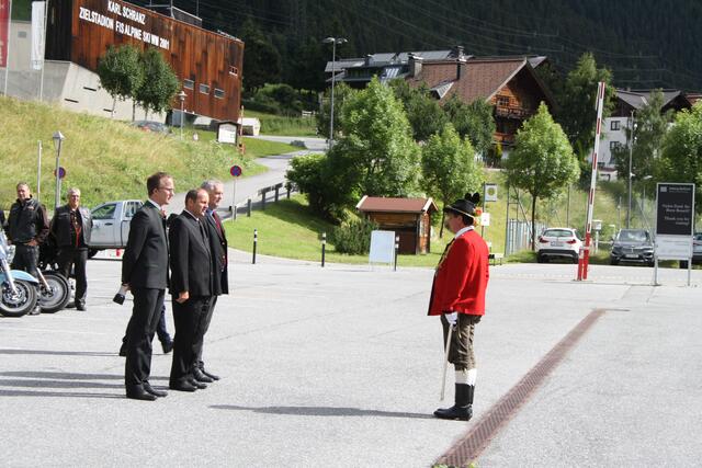 Der landesübliche Empfang.  | Foto: Elisabeth Zangerl 