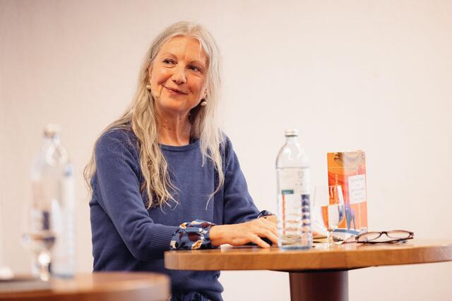 Übersetzerin Eva Profousová über ihre Übersetzung von Jáchym Topols "Ein empfindsamer Mensch". | Foto: Literaricum Lech by Christoph Schöch