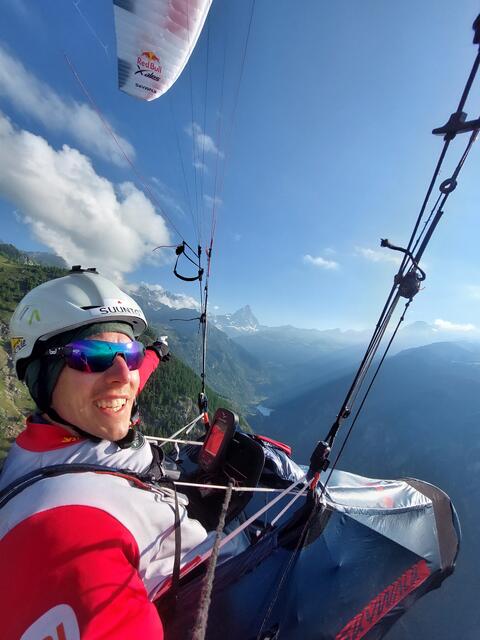 Wildester Wettbewerb der Alpen: Mit einem Lächeln im Gesicht ist der Grazer Ausnahmeathlet Simon Oberrauner aufs Podest geflogen. | Foto: KK