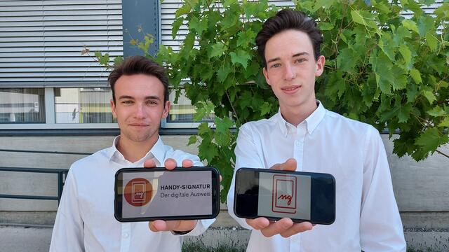 Paul Possegger (links) und Gabriel Nikolasch (rechts) sind happy mit ihrer Handy Signatur | Foto: privat