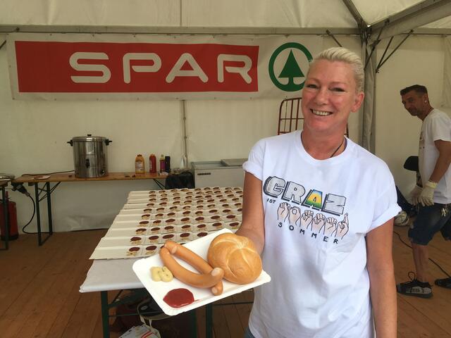 Sorgte für beste Verpflegung: Carmen Leitold  | Foto: KK