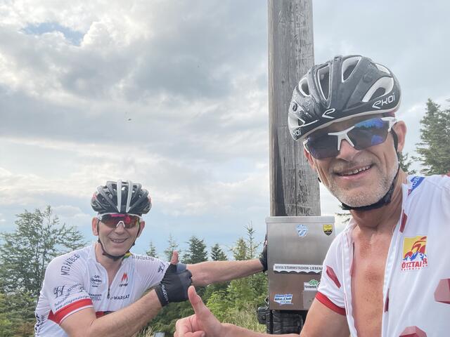 Nach knapp elf Stunden waren die sechs Auffahrten für Helmut Trausmüller und Andreas Heier geschafft