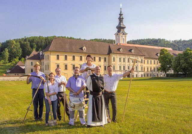 Das Team vom Verein "Reiner Handwerk" präsentierte sich selbst und seine Vorhaben im Stift Rein. | Foto: Verein "Reiner Handwerk"