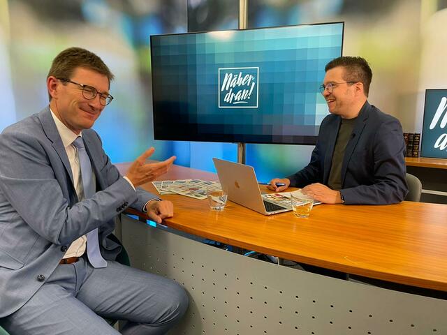 Alois Huber, Geschäftsführer SPAR Niederösterreich, Wien und nördliches Burgenland zu Gast im Näher dran Studio bei Bezirksblätter Chefredakteur Christian Trinkl | Foto: Mariella Datzreiter