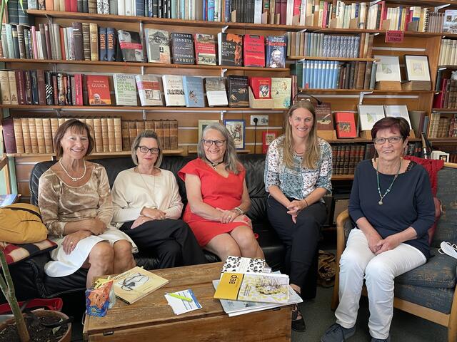 Mitglieder des Wortraumes, Plattform für Oberländer Autorinnen: Gerda Bernhart, Brigitte Thurner, ChristiAna Pucher, Angelika Polak-Pollhammer, Annemarie Regensburger | Foto: Schöpf