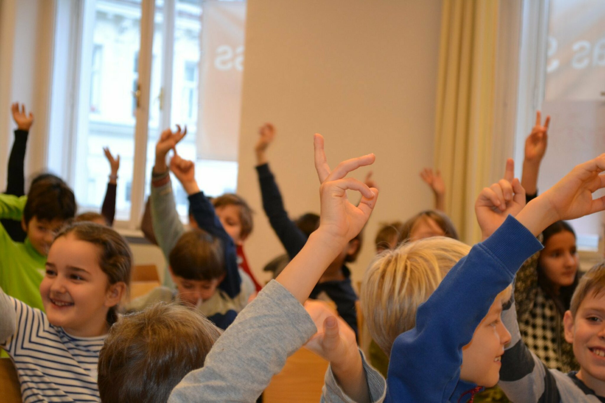 kids-programm-demokratie-einfach-erkl-rt-im-kinderparlament-im-park