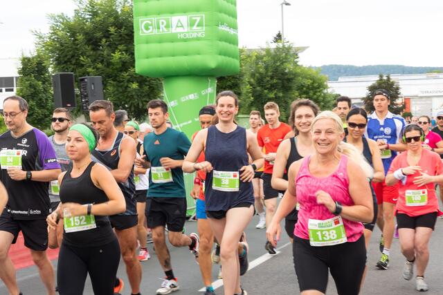 Ganz egal, ob Marathon- oder Zehn-Kilometer-Distanz: Viele Sportbegeisterte waren einfach nur froh, dass es wieder ein Laufevent gab. | Foto: Jorj Konstantinov