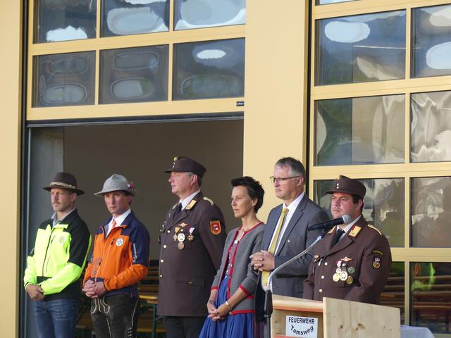 V. li.: Hannes Hönegger (Ortsstellen-Leiter Höhlenrettung), Peter Gappmaier (Ortsstellen-Leiter Bergrettung), Harald Graggaber (Abschnittsfeuerwehrkommandant), Gunda Steinwender (Amtsleiterin Tamsweg), Georg Gappmayer (Bürgermeister Tamsweg), Patrick Bacher (Ortsfeuerwehrkommandant). | Foto: Freiwillige Feuerwehr Tamsweg