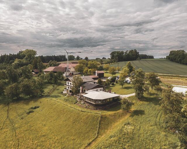 Beim Mostheurigen Am Hochfeld kann eine wunderschöne Aussicht über das Alpenvorland genossen werden.  | Foto: Mostheuriger Am Hochfeld