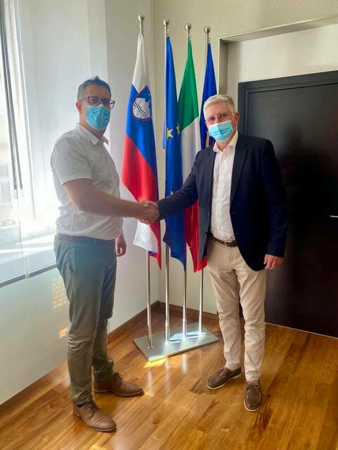 Der Klagenfurter Vizebürgermeister Alois Dolinar (r.) stattete dem Bürgermeister von Koper Aleš Bržan einen Besuch ab.