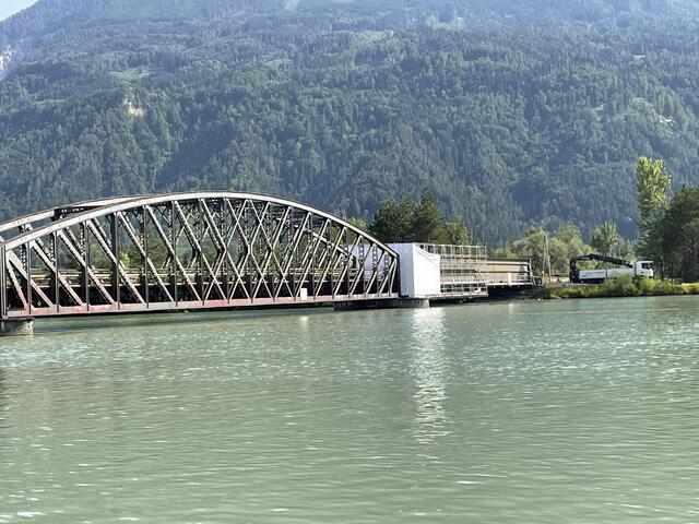 Die Eisenbahnbrücke über die Drau bleibt in seiner alten Form erhalten, eine Elektrifizierung wird ermöglicht. | Foto: Hofer David/RMK
