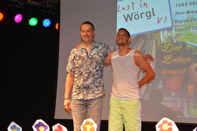 Bieten einen rasanten, höchst unterhaltsamen Kabarett-Abend: Jürgen Chmela-Heiss (links) und Stefan Peschta (rechts) mit „Lost in Wörgl VI – Balkonkonzert“. | Foto: Veronika Spielbichler