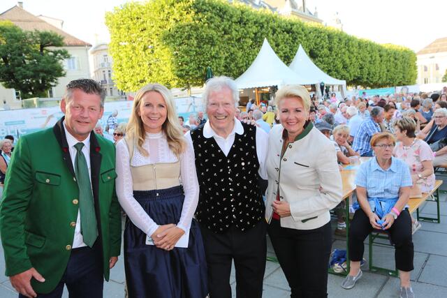 Auch Bürgermeister Christian Scheider und Stadträtin Sandra Wassermann ließen es sich nicht nehmen Organisator Richi Di Bernardo zur Veranstaltung zu gratulieren.