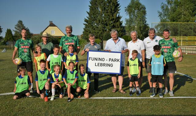 Sportdirektor Walter Hörmann freute sich mit den Verantwortlichen über die Eröffnund des ersten Funino-Parks in Lebring.  | Foto: Ernst Gutjahr