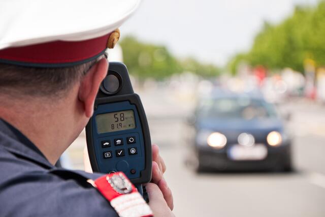Schwerpunktaktionen der Polizei sollen die Raser-Situation in Grieskirchen verbessern. (Symbolbild)