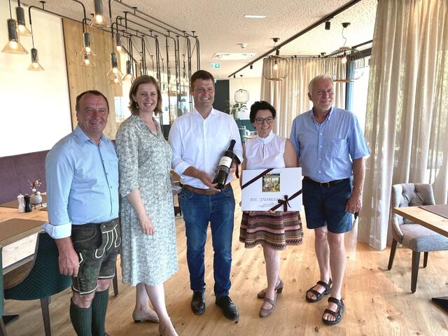 Bgm. Martin Wratschko, Landesrätin Barbara Eibinger-Miedl, Andreas und Michaela Muster und Hannes Zweytick | Foto: MK-Salzburg