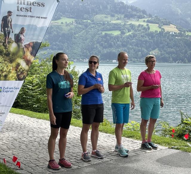 Die ersten Probanden des Fitnesstest vor dem Start: vlnr.: Isabella Steiner, Viktoria Kaserer, Christian Pfeffer und Dorli Schöppl.