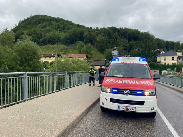 Die Drohne der HFW Bad Ischl erwies sich dieses Mal auch wieder als große Unterstützung, denn mit dieser wurde entlang des Traunflusses, der Ufer- und Böschungsbereich abgesucht.