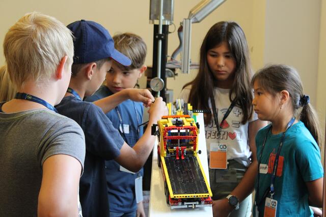 Auch heuer war die KinderUni wieder zu Gast bei der Miba. | Foto: BRS