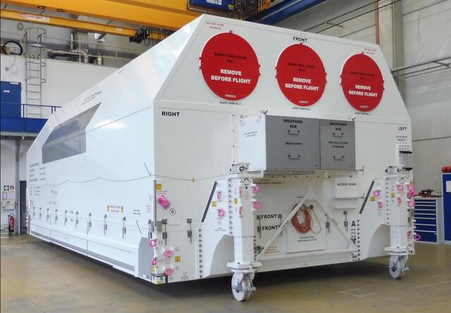 Satellitencontainer von RUAG Space schützen Satelliten auf deren Weg zum Weltraumbahnhof. Im Bild: Ein “Large Space Vehicle Shipping Container” für das US-Raumfahrtunternehmen Ball Aerospace. | Foto: Ruag Space