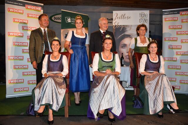 Die Weinhoheiten Katrin (mitte), Lisa (re.) und Beatrix (li) werden sicher als Gäste zur 51. Steirischen Weinwoche kommen.  | Foto: Waltraud Fischer