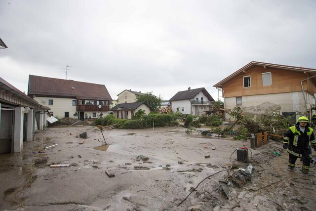 Bilder der Verwüstung. | Foto: Fesl, Scharinger, FF