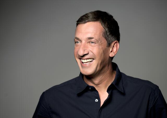 Viktor Gernot ist der erste Act des Kabarettfrühling Sommer Specials in der Schleppe Arena Klagenfurt, das heute (Freitag, 16. Juli 2021) startet | Foto: Felicitas Matern