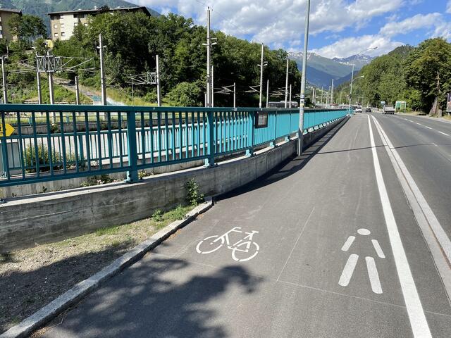 Der kombinierte Fuß- und Radweg von der Bahnübersetzung Richtung Landecker Bahnhof wurde kürzlich fertiggestellt. | Foto: Othmar Kolp