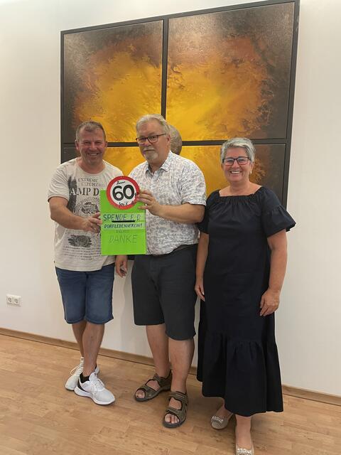 Bürgermeister Josef Kutrovatz verzichtete zum 60er auf Geschenke und entschied sich zu einer Spendensammlung für den Verein Dorfleben. | Foto: Sigleß