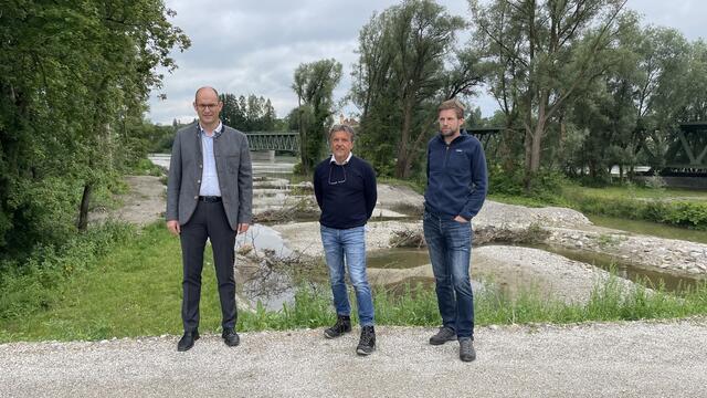Andreas  Auer ist Werksgruppenleiter der Grenzkraftwerke, Rene Tezzele ist Projektleiter und Wolfgang Lauber ist zuständig für den ökologischen Part(v .l). | Foto: Haindl