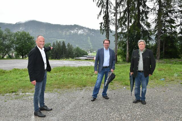 Dort kommt das Hotel hin – Thomas Strele, Rüdiger Reymann, Vinzenz Knapp. | Foto: Reichel