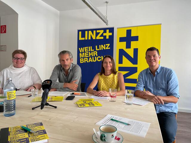 Die Linzplus-Kandidaten Renate Pühringer, Lorenz Potocnik, Brita Piovesan und Christian Trübenbach. | Foto: BRS/Diabl