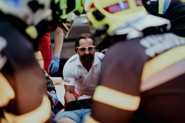 Notarzt und Rotkreuz-Bezirksstellenleiter Martin Pirz war bei der gemeinsamen Übung mit dabei. | Foto: FF Peratschitzen