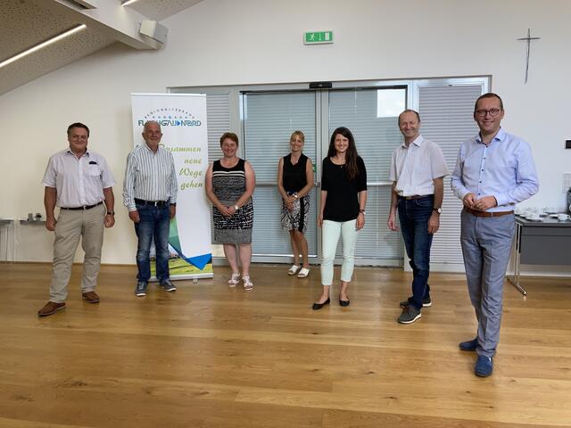 Am Bild von links nach rechts: Bgm. Fritz Kralik (Bürmoos), Obmann Bgm. Werner Fritz (Göming), 2. Obmann Stv.in Bgm.in Andrea Pabinger  (Lamprechtshausen), Bgm.in Waltraud Brandstetter (Nußdorf), GF Cathrine Maislinger, MA (Regionalverband Flachgau-Nord), Bgm. Franz Gangl (St. Georgen), 1. Obmann Stv. Ing. Georg Djundja (Oberndorf). Nicht am Bild: Bgm. Adi Hinterhauser (Dorfbeuern). 
 | Foto: Regionalverband Flachgau Nord