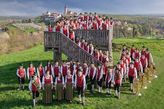 Eine besondere Sommernacht wollen die Musiker der Marktmusikkapelle ihren Zuhörern am 21. August am Kirchplatz bescheren.  | Foto: MMK Straden