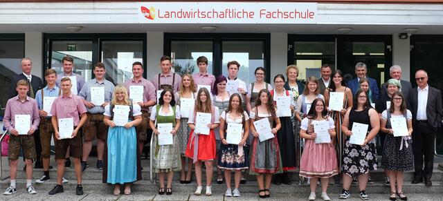 25 Schülerinnen und Schüler haben heuer die Landwirtschaftliche Fachschule Güssing absolviert. | Foto: LFS Güssing