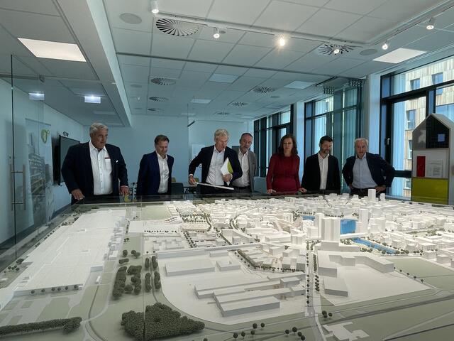 Wie wichtig die Stadtstraße und die S1-Spange für die Seestadt Aspern laut Experten ist, wurde heute am 16. Juli erläutert.  | Foto: Brandl