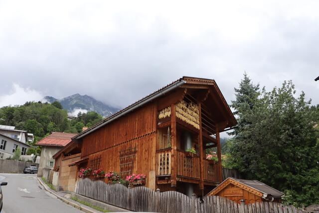 Am alten Bauernhaus vorbei | Foto: Ricarda Stengg