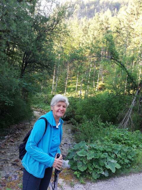 Unterwegs mit Ilse, sie kennt viele alte Wege im Schwabeltal 