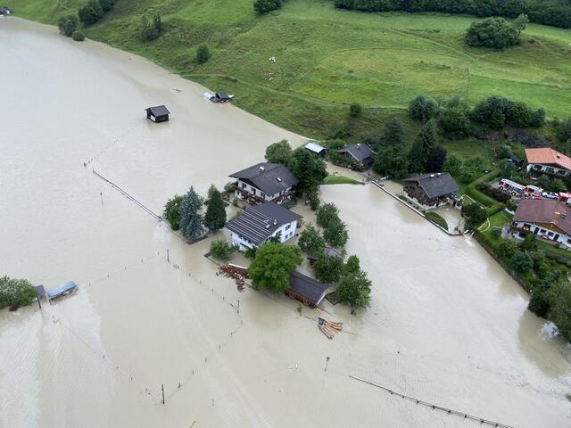 Flugaufnahmen vom Hochwasser im Oberpinzgau zwischen Mittersill und Bramberg.