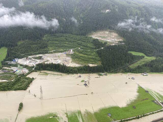 Flugaufnahmen vom Hochwasser im Oberpinzgau zwischen Mittersill und Bramberg.