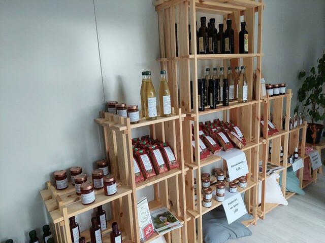 Viele schmackhafte Produkte kann man in der Selbstbedienungshütte finden. | Foto: Marktgemeinde Bad Bleiberg