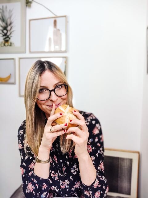 Mit dem Podcast "Lass dich nicht pflanzen" betreibt Ruedl zudem Bewusstseinsbildung für die Themen rund um Veganismus, Fleischkonsum, Landwirtschaft und Umweltschutz.