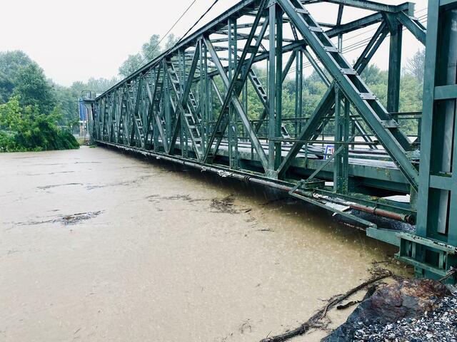 Die Hubbrücke wurde angehoben um schlimmes zu verhindern. | Foto: Stadt Melk