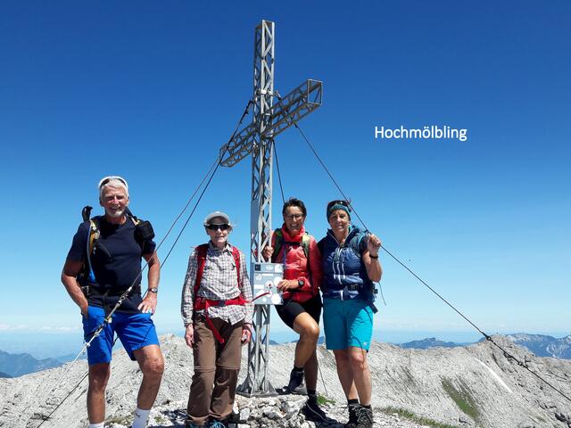 Rainer Borth (Organisation), Jubilarin Ursula Gitschner mit ihren Freundinnen Margit Santner und Martina Bangerl